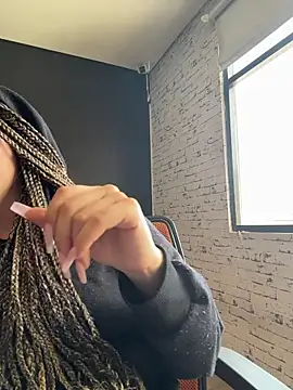 Sophie LS online show from 02/05/26, 05:17