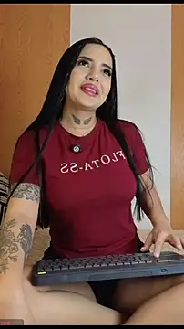 Snapshot of Alissfressa chatting on 06/19/26, 01:54 Alissfressa online show from 06/19/26, 01:54