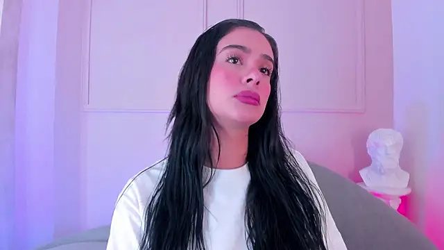 victoria milann online show from 11/25/25, 02:39