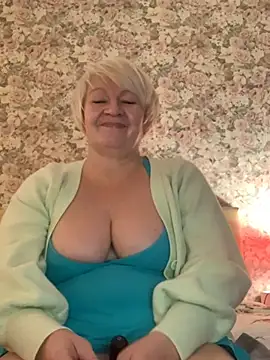 Laura Millf online show from 01/12/25, 01:37