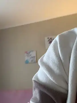 Laura Millf online show from 01/15/25, 10:06