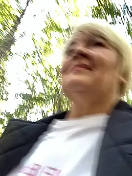 Laura Millf online show from 09/28/25, 11:59