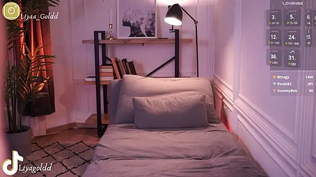 Snapshot of Liya_Gold_ chatting on 12/22/24, 04:38 Liya Gold  online show from 12/22/24, 04:38