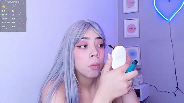 Snapshot of Lizzie-Evans chatting on 03/20/25, 12:11 Lizzie-Evans online show from 03/20/25, 12:11