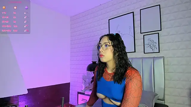 Snapshot of Lizzie-Evans chatting on 11/08/25, 12:05 Lizzie-Evans online show from 11/08/25, 12:05