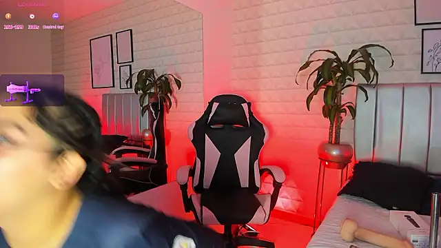 Snapshot of Lizzie-Evans chatting on 02/13/26, 12:12 Lizzie-Evans online show from 02/13/26, 12:12