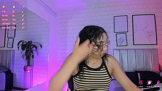 Snapshot of Lizzie-Evans chatting on 02/17/26, 12:01 Lizzie-Evans online show from 02/17/26, 12:01