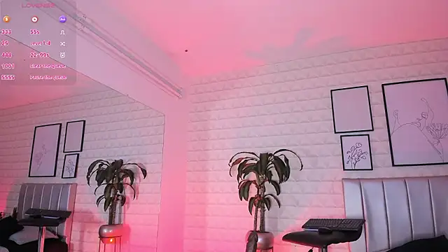 Snapshot of Lizzie-Evans chatting on 02/18/26, 12:12 Lizzie-Evans online show from 02/18/26, 12:12