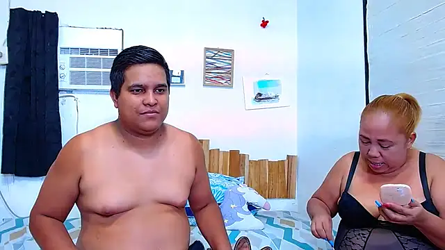 Snapshot of lucasandSofi chatting on 11/30/25, 09:08 lucasandSofi online show from 11/30/25, 09:08