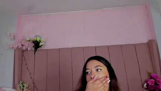 Snapshot of MollyBigBoobs12 chatting on 12/18/25, 09:10 MollyBigBoobs12 online show from 12/18/25, 09:10