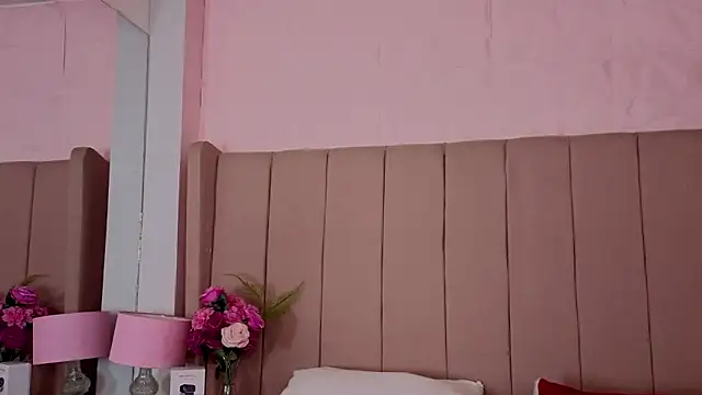 Snapshot of MollyBigBoobs12 chatting on 01/07/26, 08:33 MollyBigBoobs12 online show from 01/07/26, 08:33