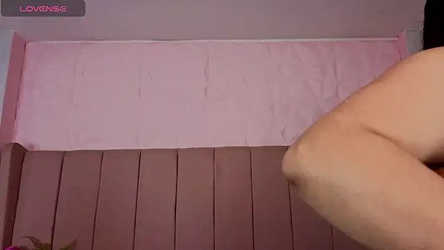 Snapshot of MollyBigBoobs12 chatting on 01/12/26, 08:47 MollyBigBoobs12 online show from 01/12/26, 08:47