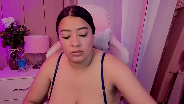 Snapshot of MollyBigBoobs12 chatting on 03/03/26, 08:15 MollyBigBoobs12 online show from 03/03/26, 08:15