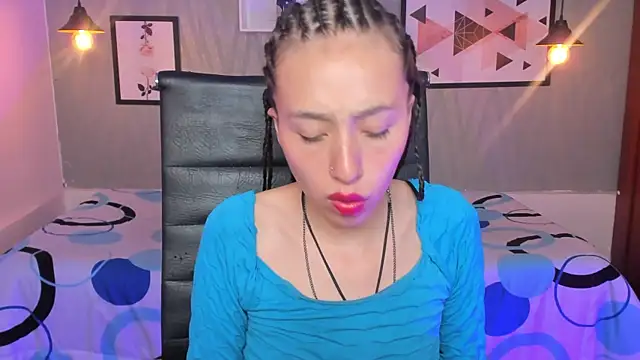 Snapshot of Valeria_roussi chatting on 12/14/24, 08:08 Valeria roussi online show from 12/14/24, 08:08
