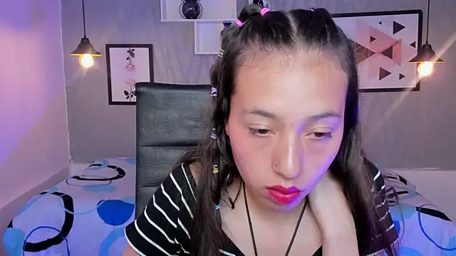 Snapshot of Valeria_roussi chatting on 12/16/24, 05:00 Valeria roussi online show from 12/16/24, 05:00
