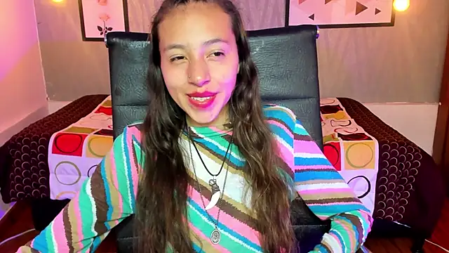 Snapshot of Valeria_roussi chatting on 12/20/24, 04:57 Valeria roussi online show from 12/20/24, 04:57