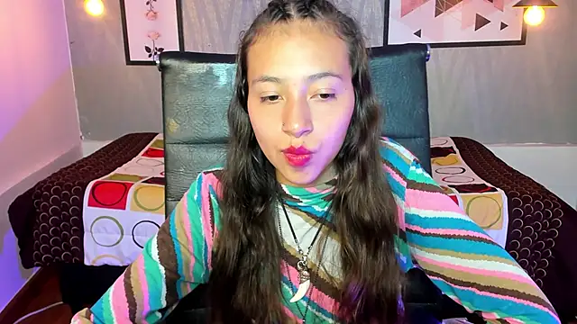 Snapshot of Valeria_roussi chatting on 12/20/24, 08:01 Valeria roussi online show from 12/20/24, 08:01