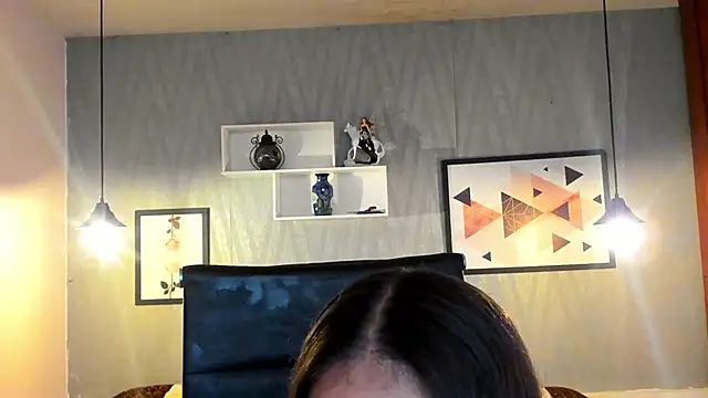 Snapshot of Valeria_roussi chatting on 12/21/24, 02:04 Valeria roussi online show from 12/21/24, 02:04