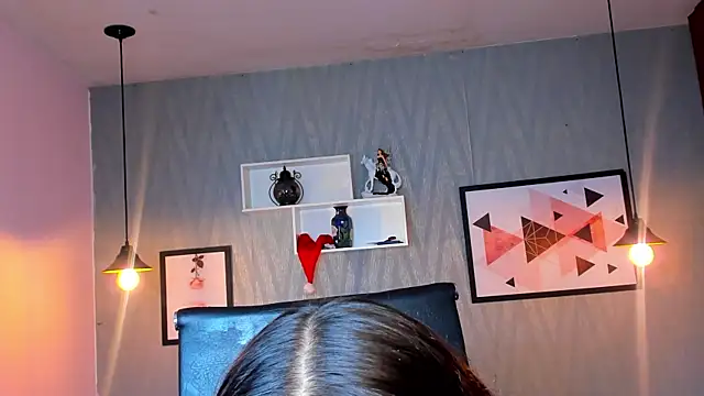 Snapshot of Valeria_roussi chatting on 12/23/24, 02:17 Valeria roussi online show from 12/23/24, 02:17
