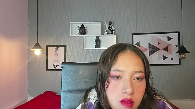 Snapshot of Valeria_roussi chatting on 12/29/24, 02:52 Valeria roussi online show from 12/29/24, 02:52