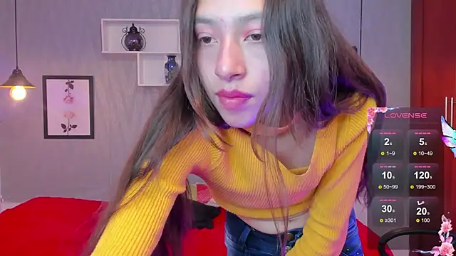 Snapshot of Valeria_roussi chatting on 01/23/25, 04:04 Valeria roussi online show from 01/23/25, 04:04