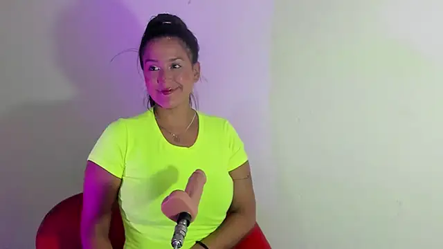 Snapshot of sharoncute1 chatting on 04/30/26, 10:03 sharoncute1 online show from 04/30/26, 10:03