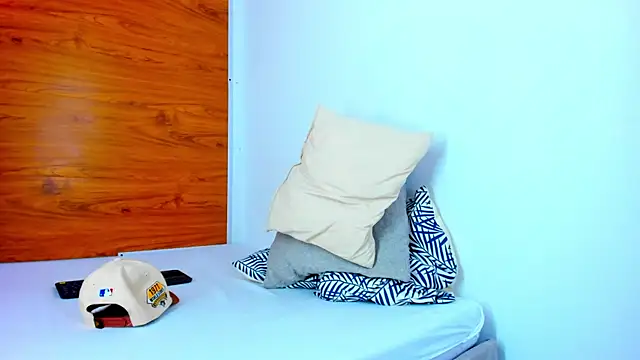 EVAN XOX online show from 12/18/24, 09:51