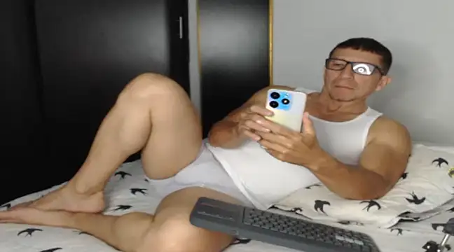 Snapshot of KALE_19 chatting on 03/06/25, 12:43 KALE 19 online show from 03/06/25, 12:43