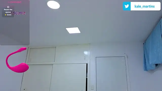 Snapshot of KALE_19 chatting on 10/03/25, 01:57 KALE 19 online show from 10/03/25, 01:57