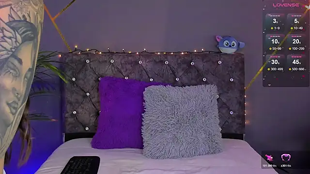 Mia Palacioss online show from 04/23/26, 02:02