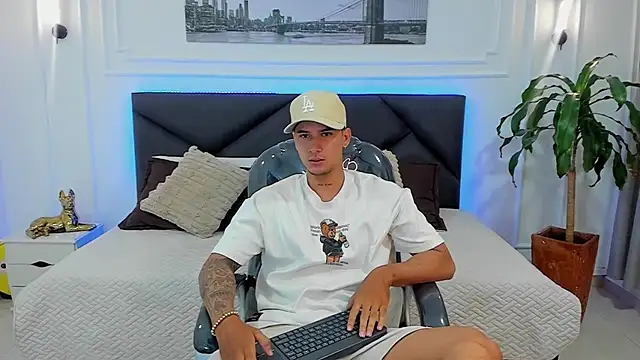 Damian23   online show from 12/02/25, 11:04