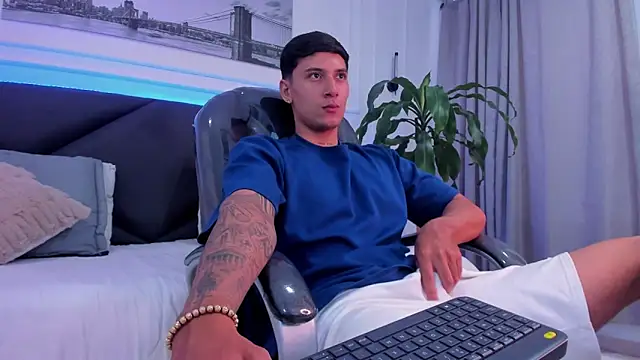 Damian23   online show from 12/15/25, 02:10