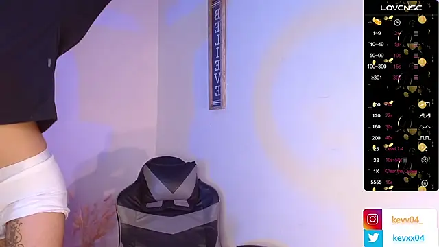 Snapshot of Alexx_tc chatting on 10/28/25, 04:27 Alexx tc online show from 10/28/25, 04:27