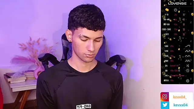 Snapshot of Alexx_tc chatting on 10/30/25, 06:48 Alexx tc online show from 10/30/25, 06:48