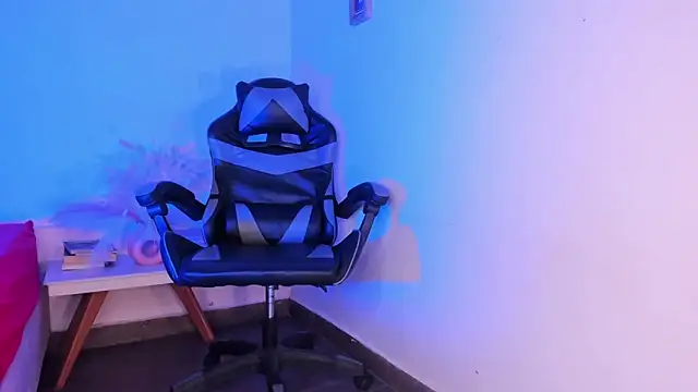 Snapshot of Alexx_tc chatting on 11/02/25, 09:44 Alexx tc online show from 11/02/25, 09:44