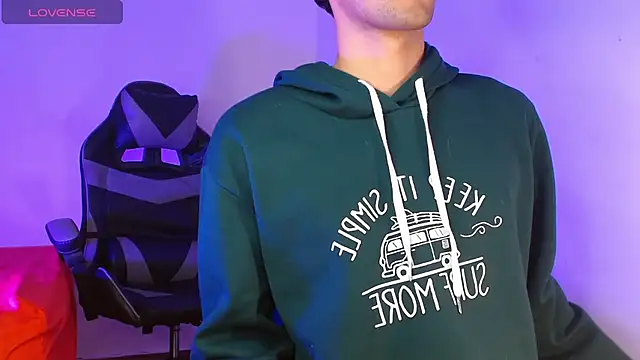 Snapshot of Alexx_tc chatting on 11/08/25, 04:01 Alexx tc online show from 11/08/25, 04:01