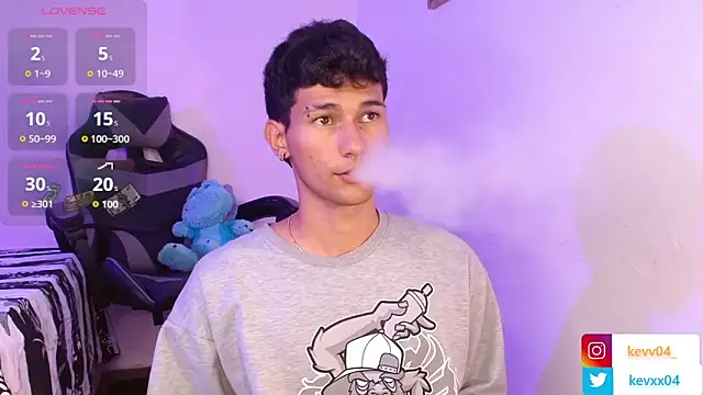 Snapshot of Alexx_tc chatting on 11/13/25, 02:32 Alexx tc online show from 11/13/25, 02:32