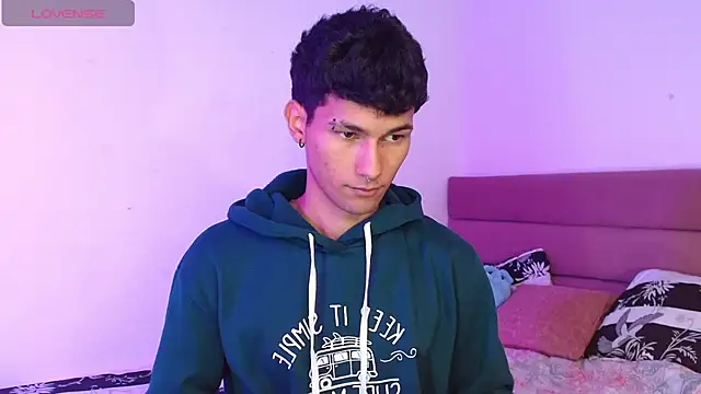 Snapshot of Alexx_tc chatting on 11/15/25, 04:10 Alexx tc online show from 11/15/25, 04:10