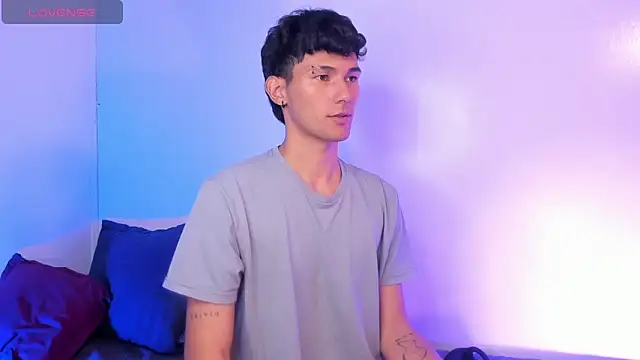 Snapshot of Alexx_tc chatting on 12/16/25, 04:17 Alexx tc online show from 12/16/25, 04:17