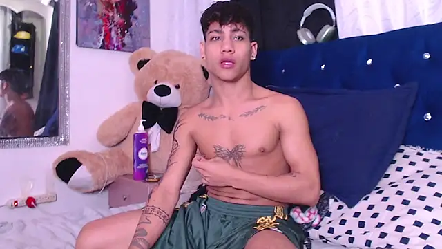 Snapshot of Sexys_Boys_Hot1 chatting on 10/01/25, 05:13 Sexys Boys Hot1 online show from 10/01/25, 05:13