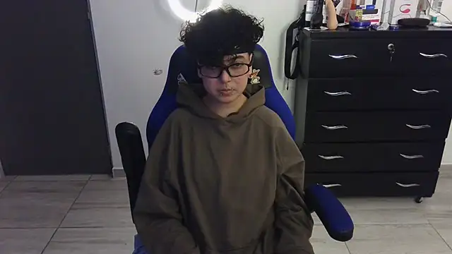 thomascooper7 online show from 02/04/25, 10:13