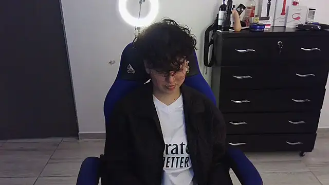 thomascooper7 online show from 02/05/25, 10:12