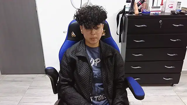 thomascooper7 online show from 02/10/25, 12:19