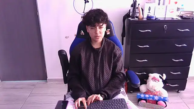 thomascooper7 online show from 03/19/25, 01:51