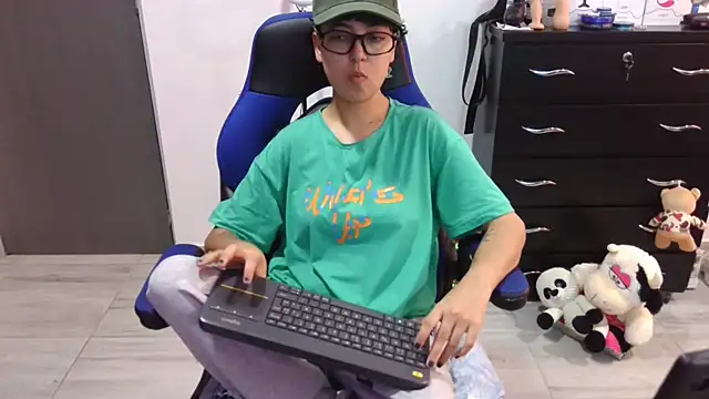 thomascooper7 online show from 12/14/25, 06:45