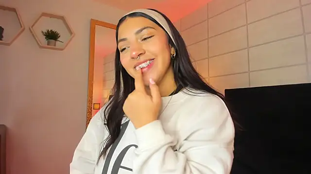 Christine Laam online show from 10/02/25, 12:12