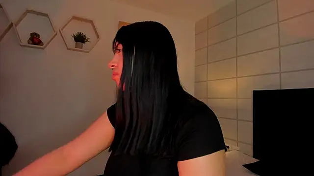 Christine Laam online show from 02/04/26, 12:00