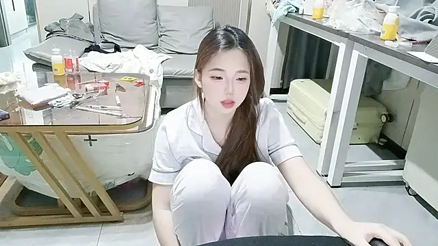 MM YY SS online show from 10/15/25, 06:24