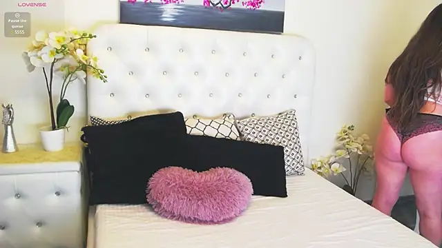 Ysabell01 online show from 04/14/26, 04:29