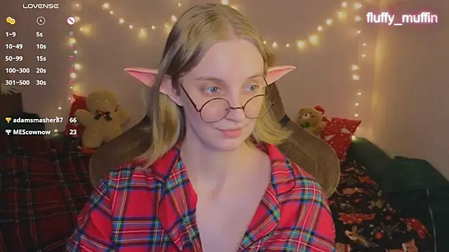 Snapshot of Fluffy_muffin_ chatting on 12/27/24, 10:05 Fluffy muffin online show from 12/27/24, 10:05